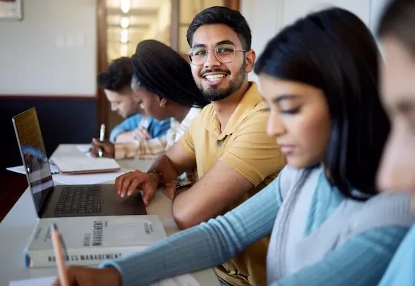 education-university-students-le